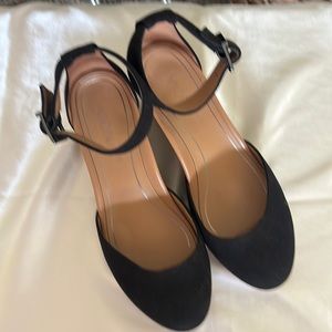 Vionic Espadrille wedges black new never worn with out tag or box.   Size 7.5